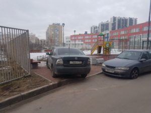 Граждане отправляют фото неправильных парковок